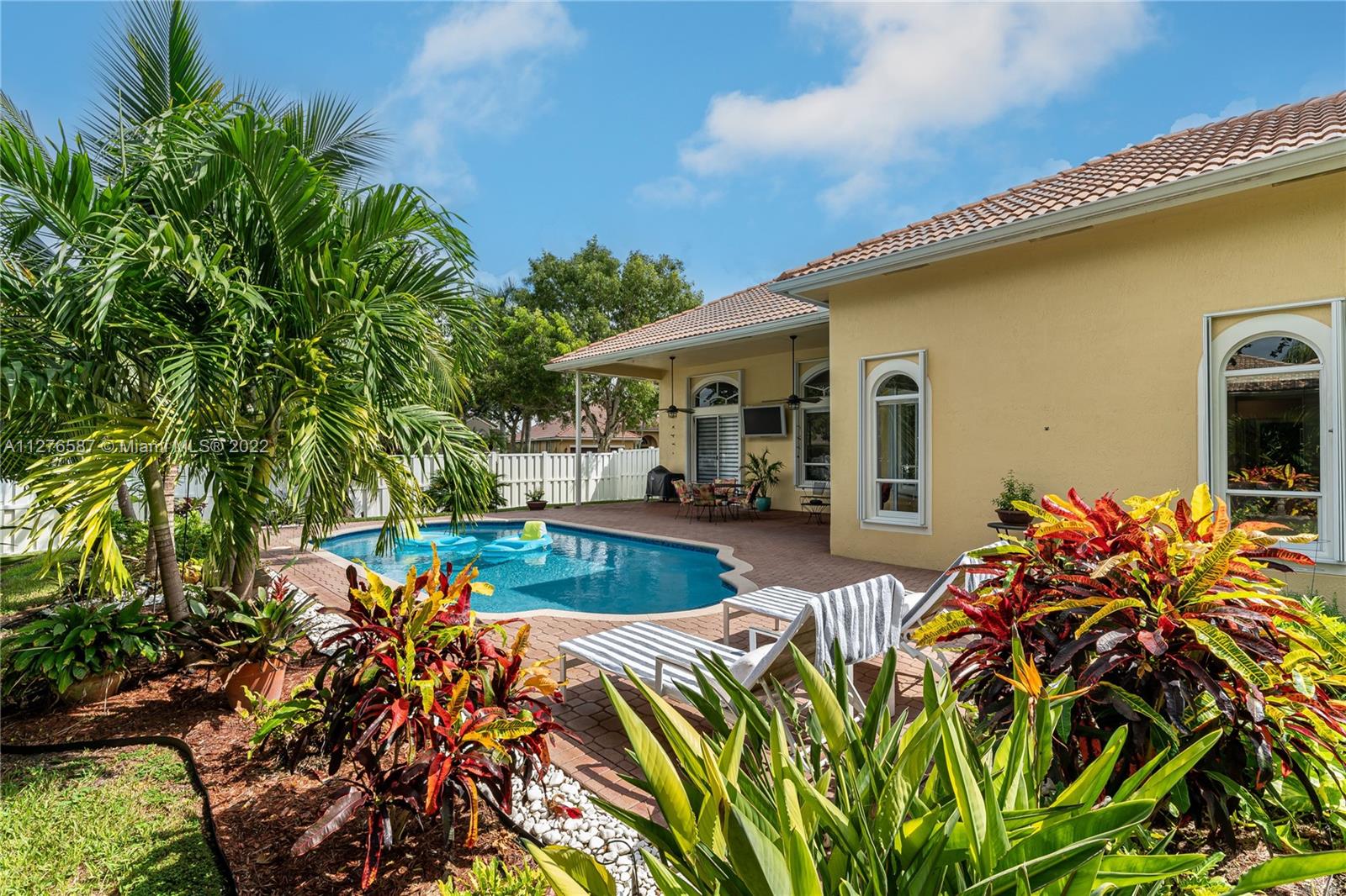 1886 NW 140th Ter