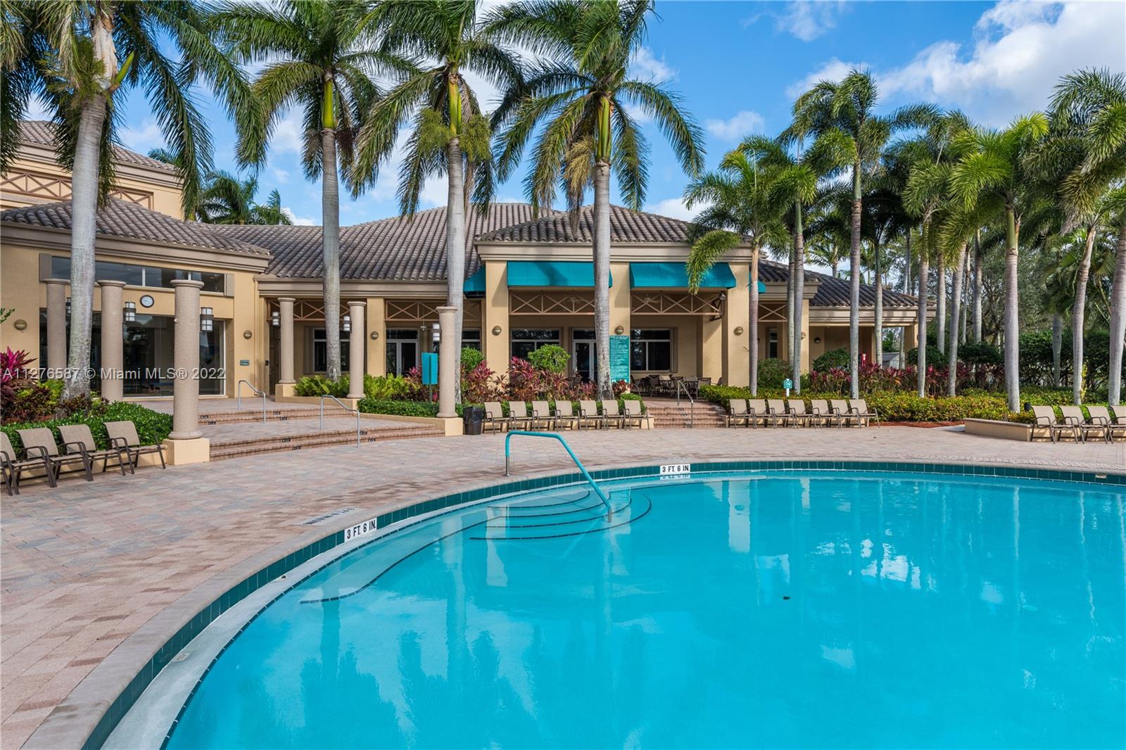 1886 NW 140th Ter