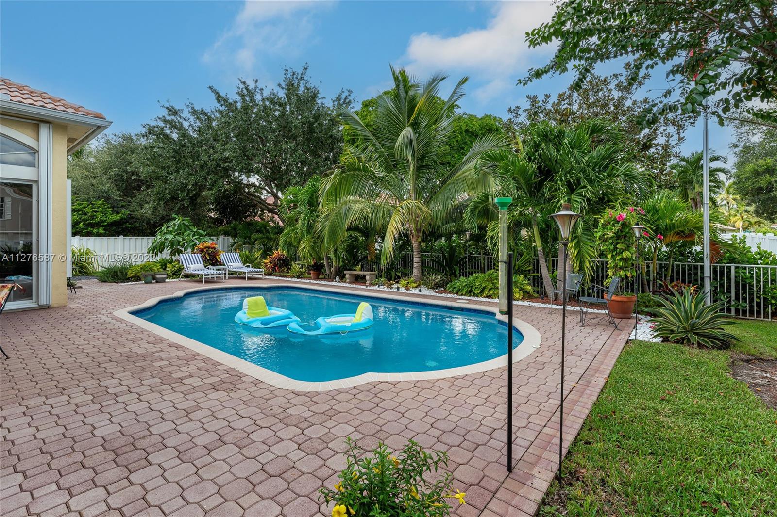 1886 NW 140th Ter
