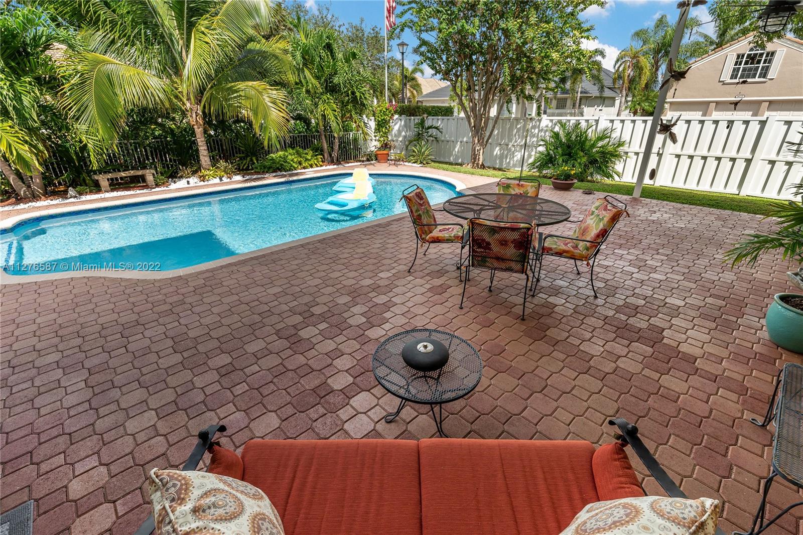 1886 NW 140th Ter