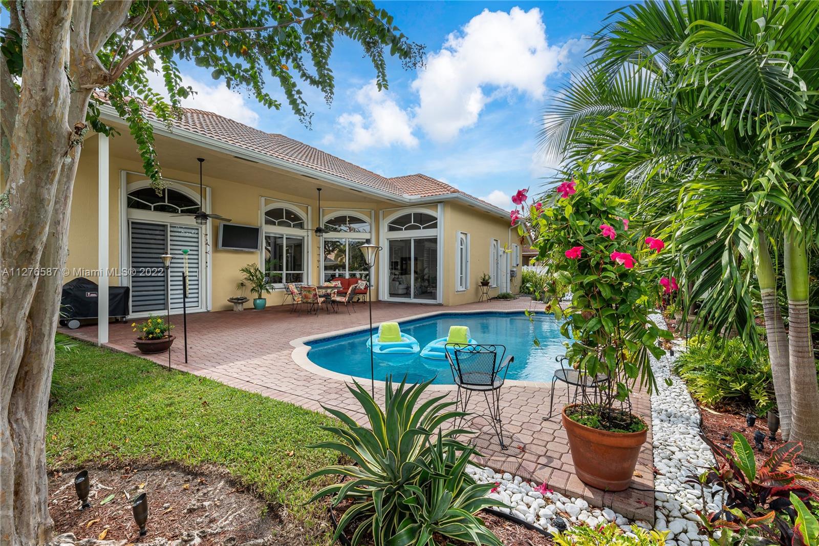 1886 NW 140th Ter