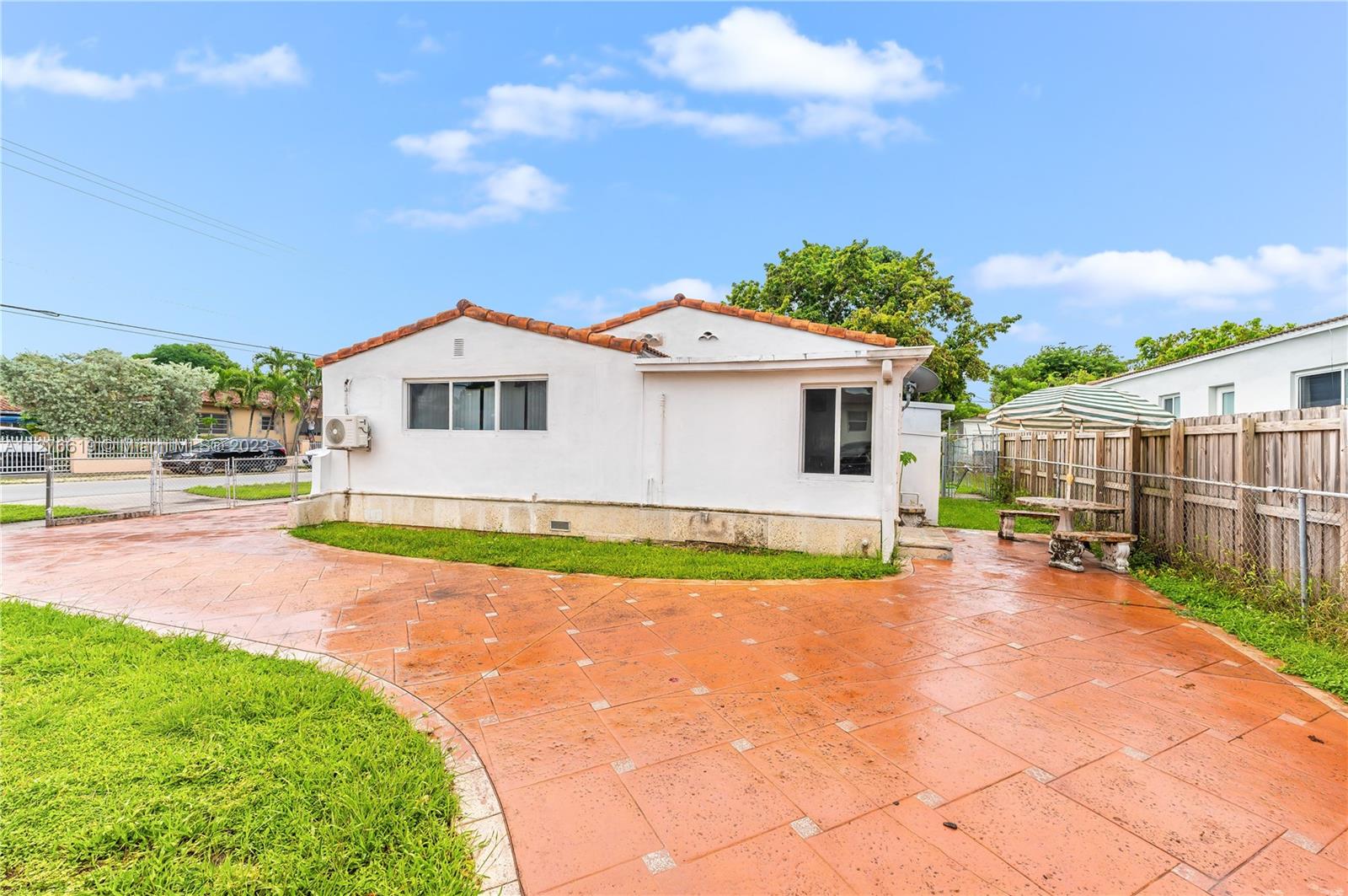 1100 SW 24 Ave