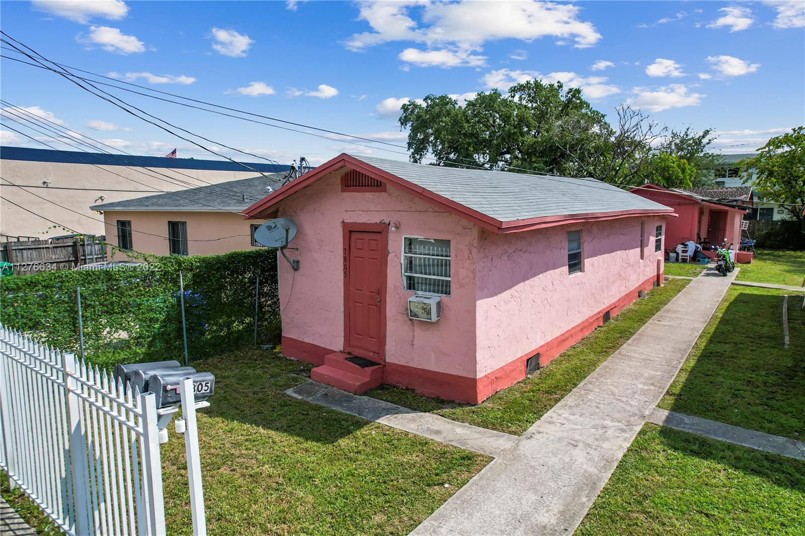 7801 NW 2nd CT