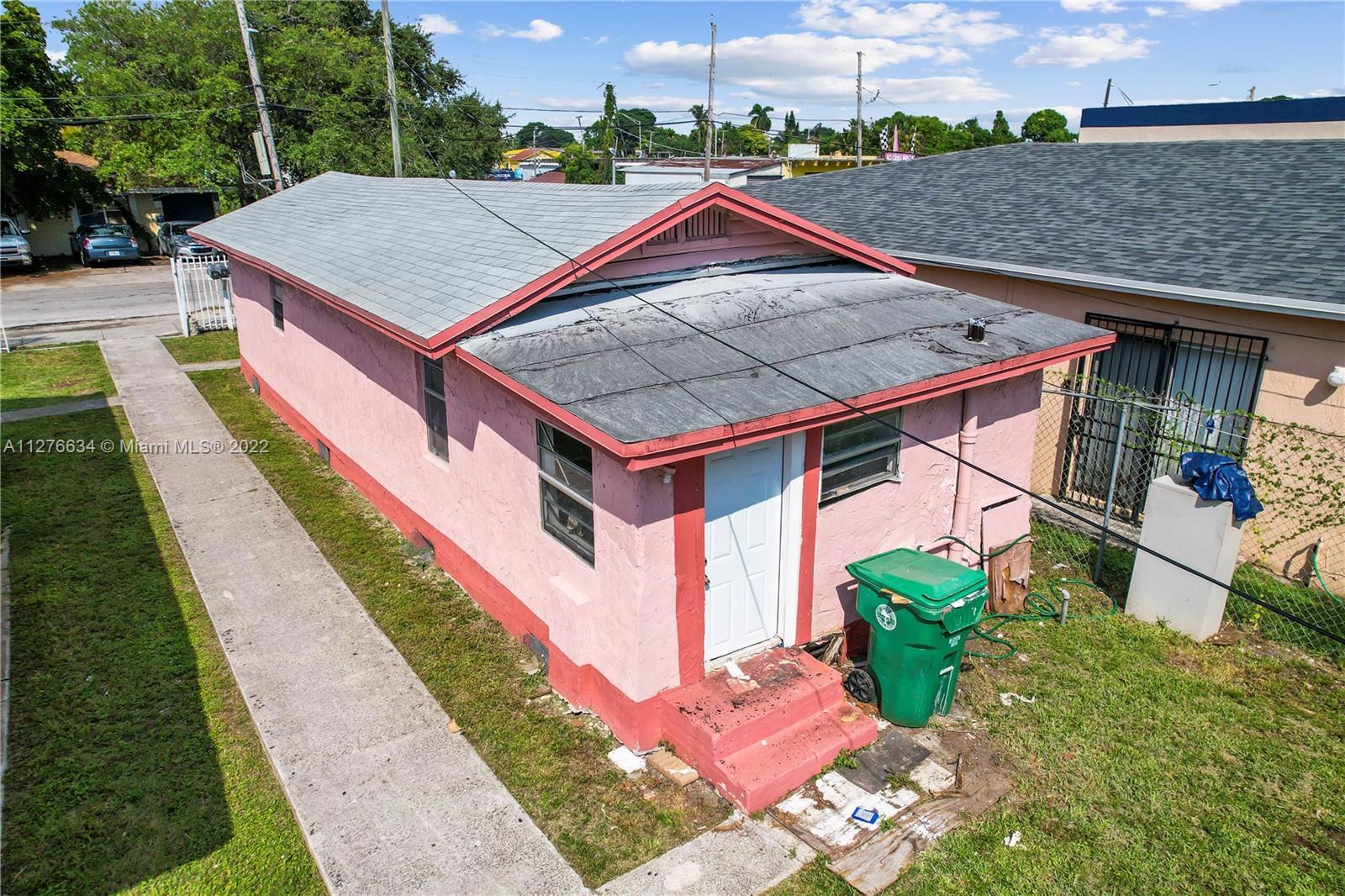 7801 NW 2nd CT