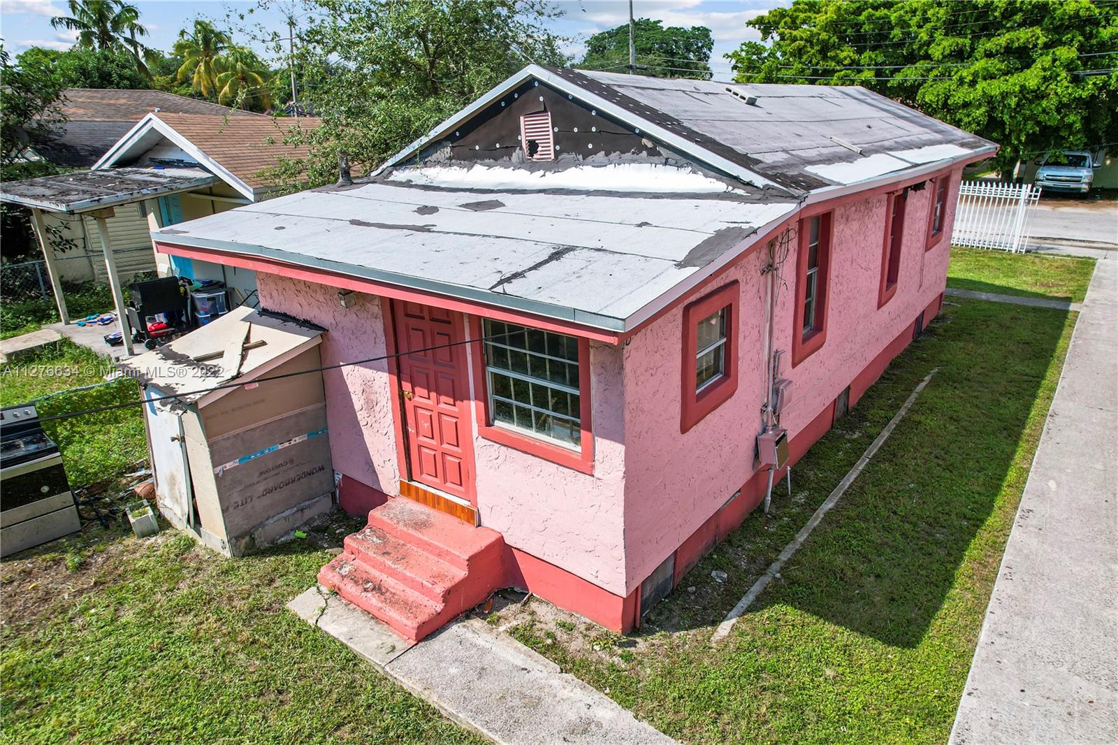7801 NW 2nd CT