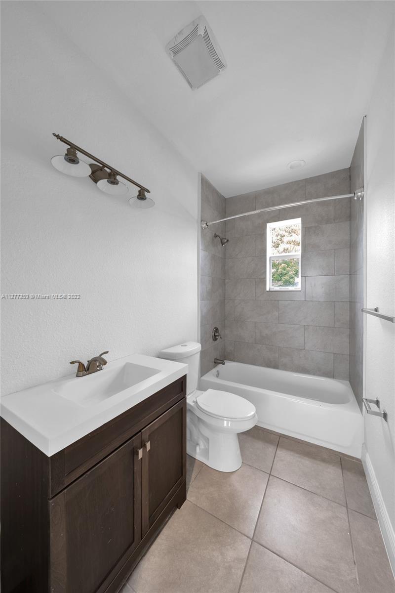 317 NW 39th St