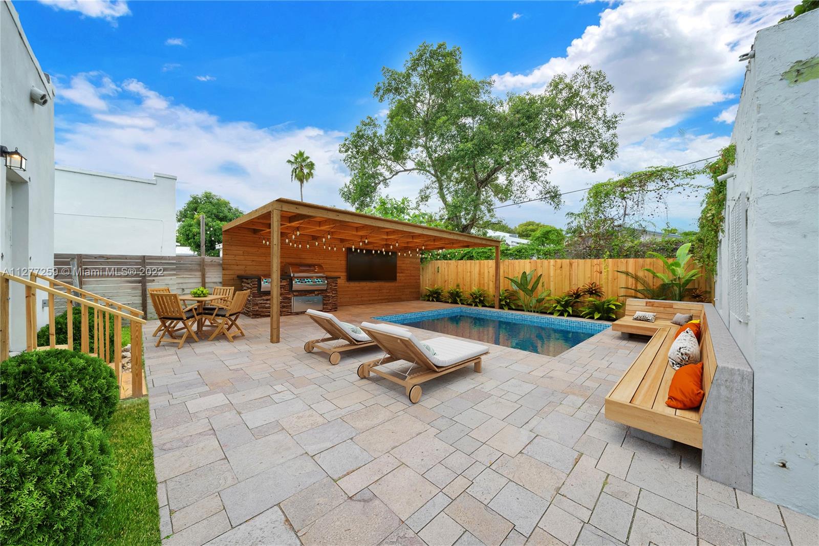 317 NW 39th St
