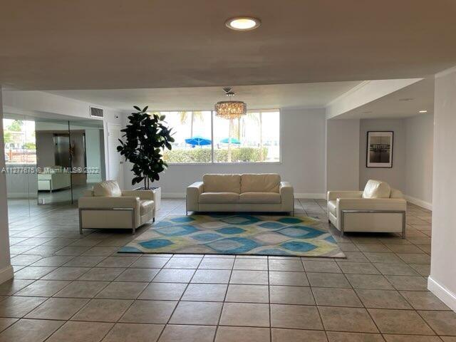2821 NE 163rd St Unit: 3W