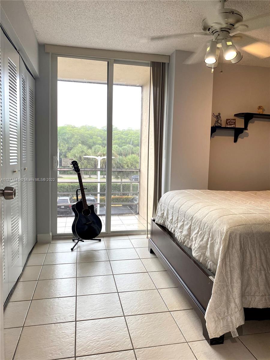 2821 NE 163rd St Unit: 3W