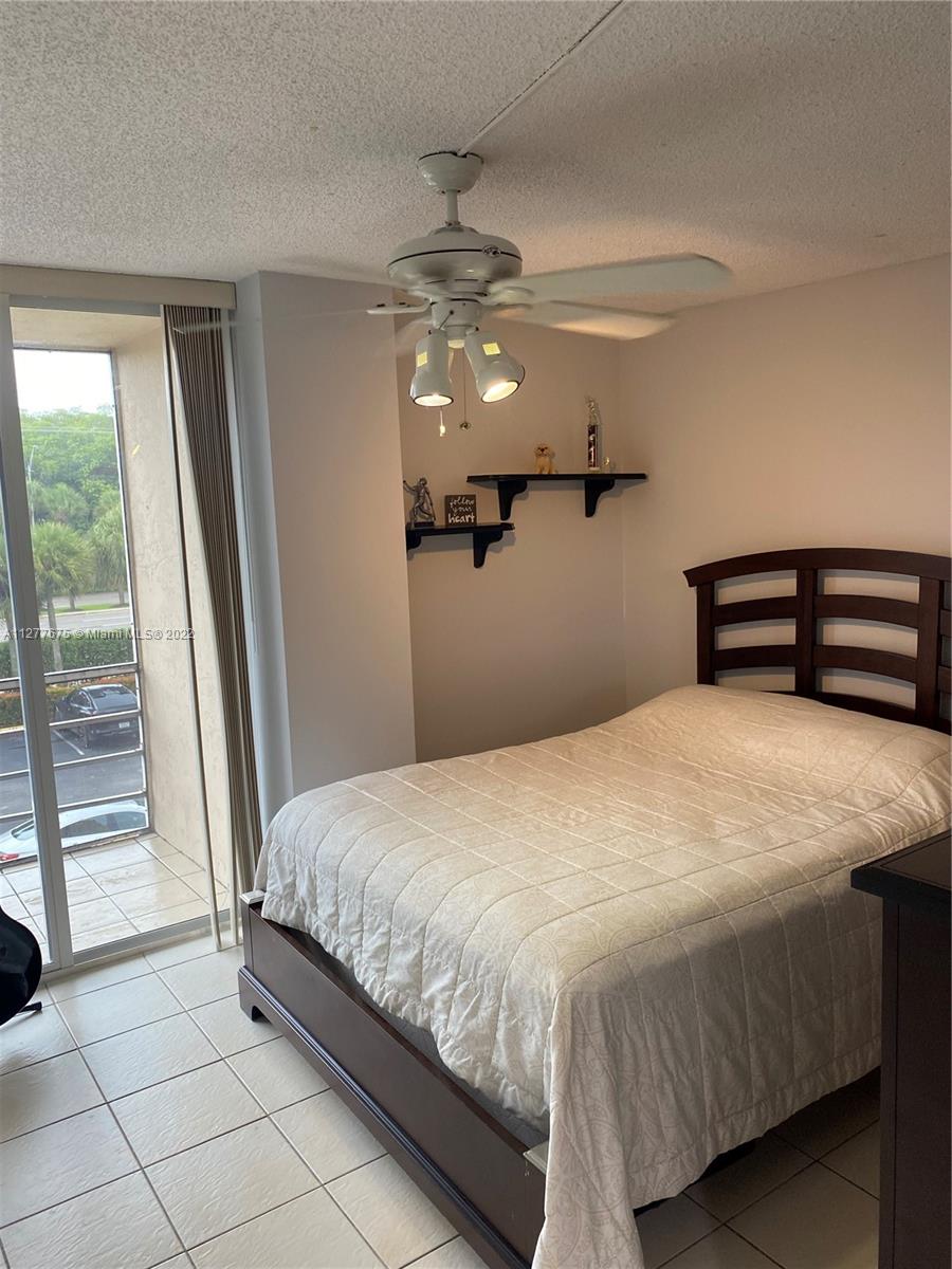 2821 NE 163rd St Unit: 3W
