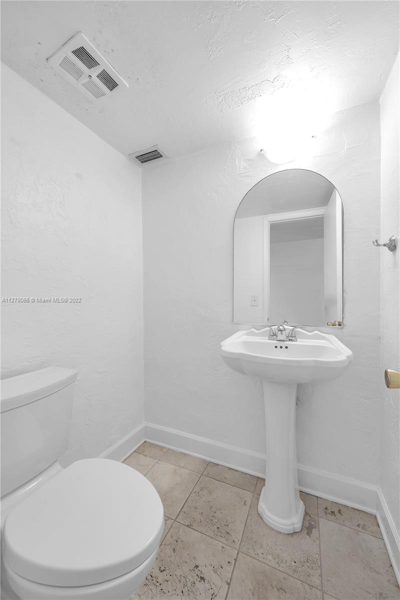 8650 SW 67th Ave Unit: 1010