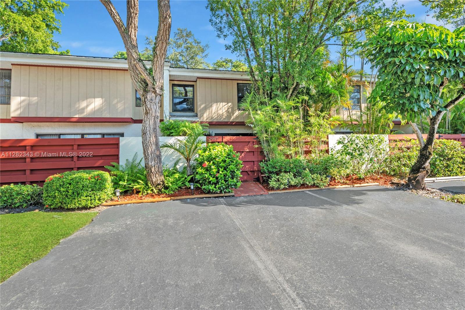 2997 Lakewood Ln Unit: 332