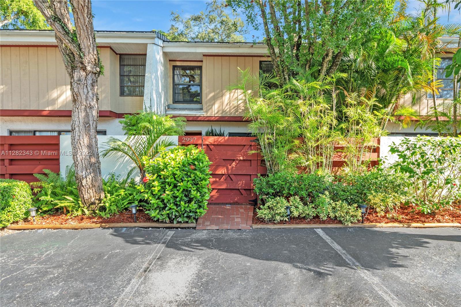 2997 Lakewood Ln Unit: 332