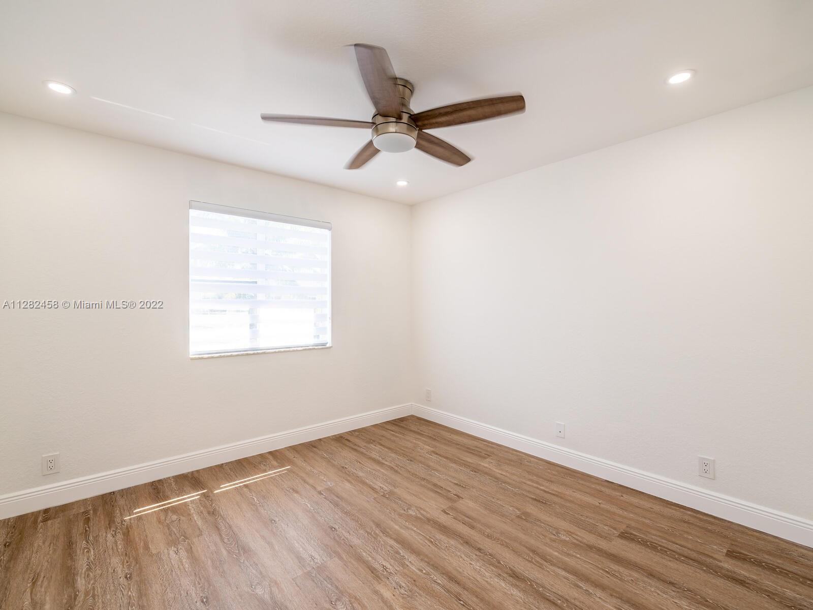 842 Hawthorn Ter