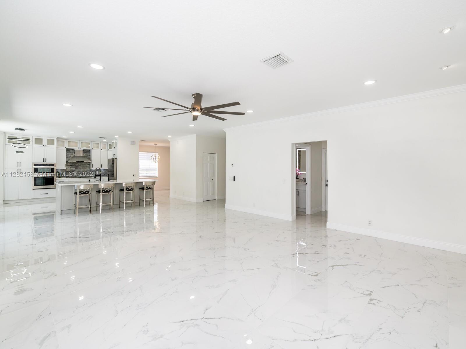 842 Hawthorn Ter