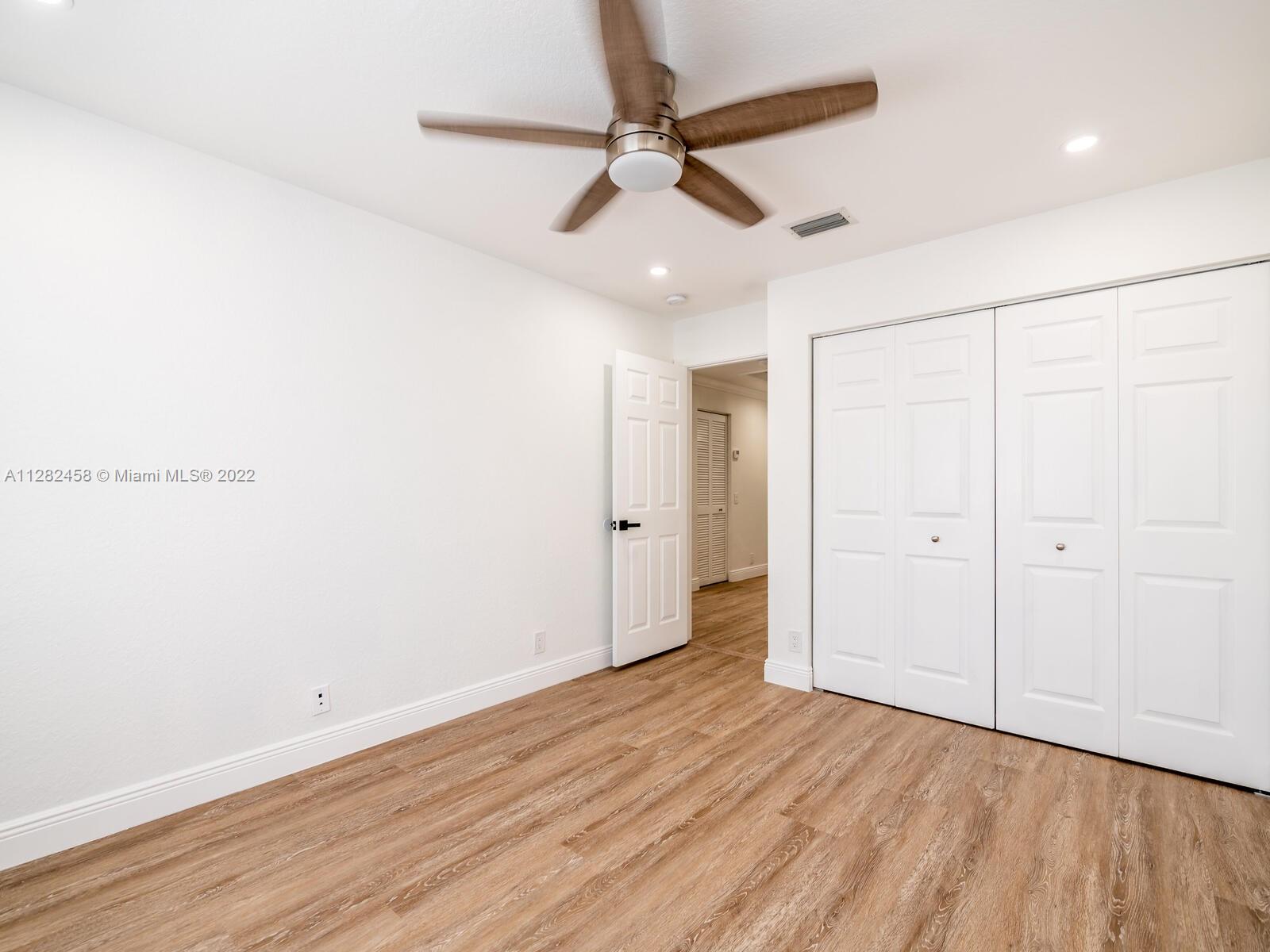 842 Hawthorn Ter