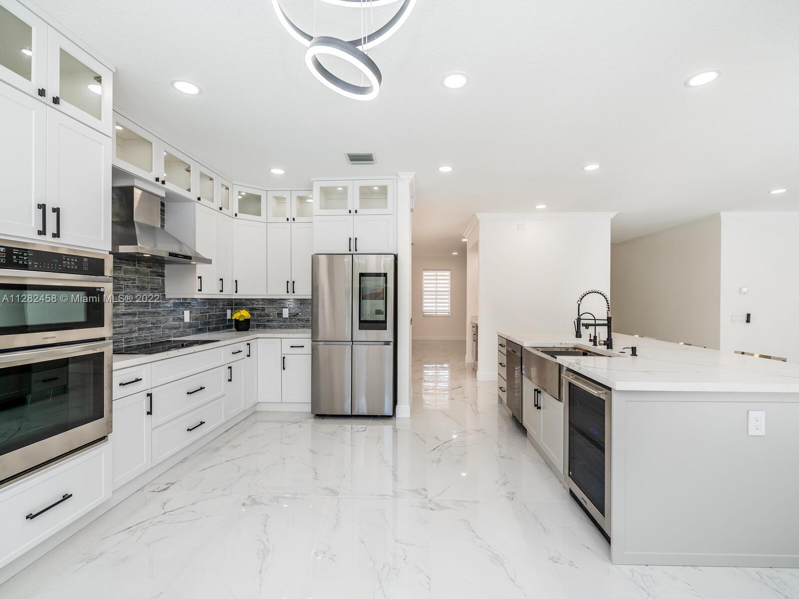 842 Hawthorn Ter
