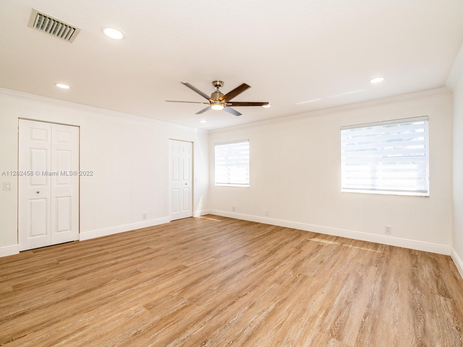 842 Hawthorn Ter
