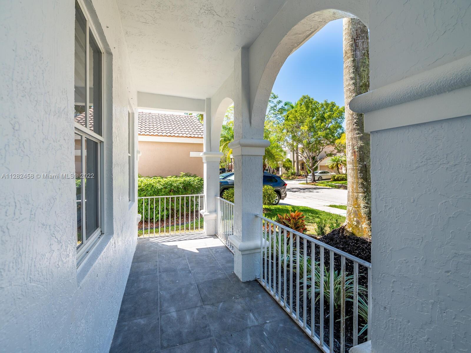 842 Hawthorn Ter
