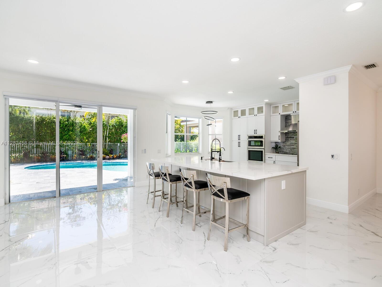 842 Hawthorn Ter