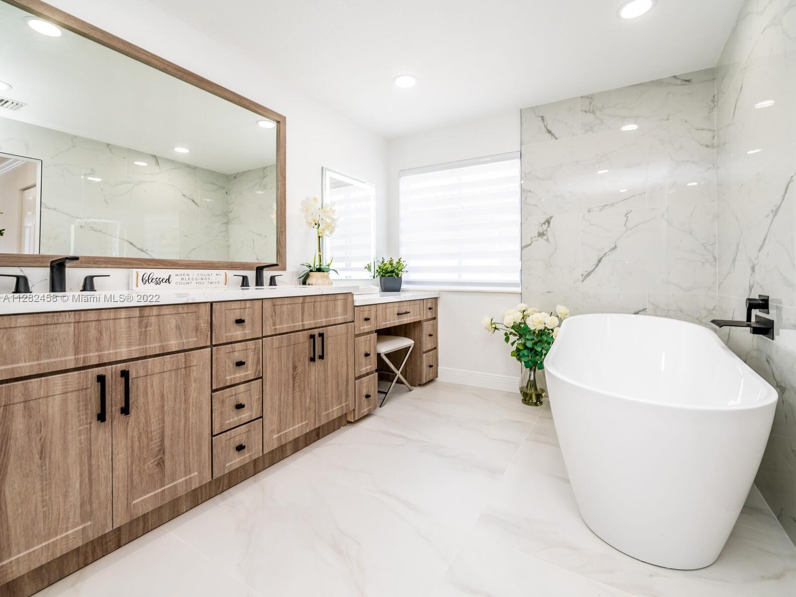 842 Hawthorn Ter