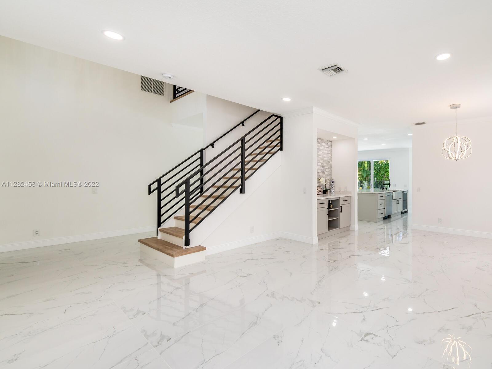 842 Hawthorn Ter