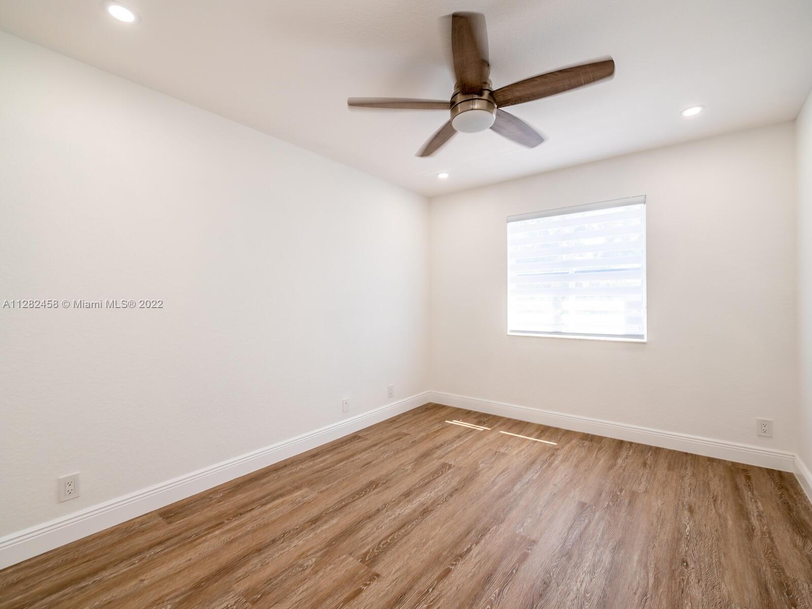 842 Hawthorn Ter