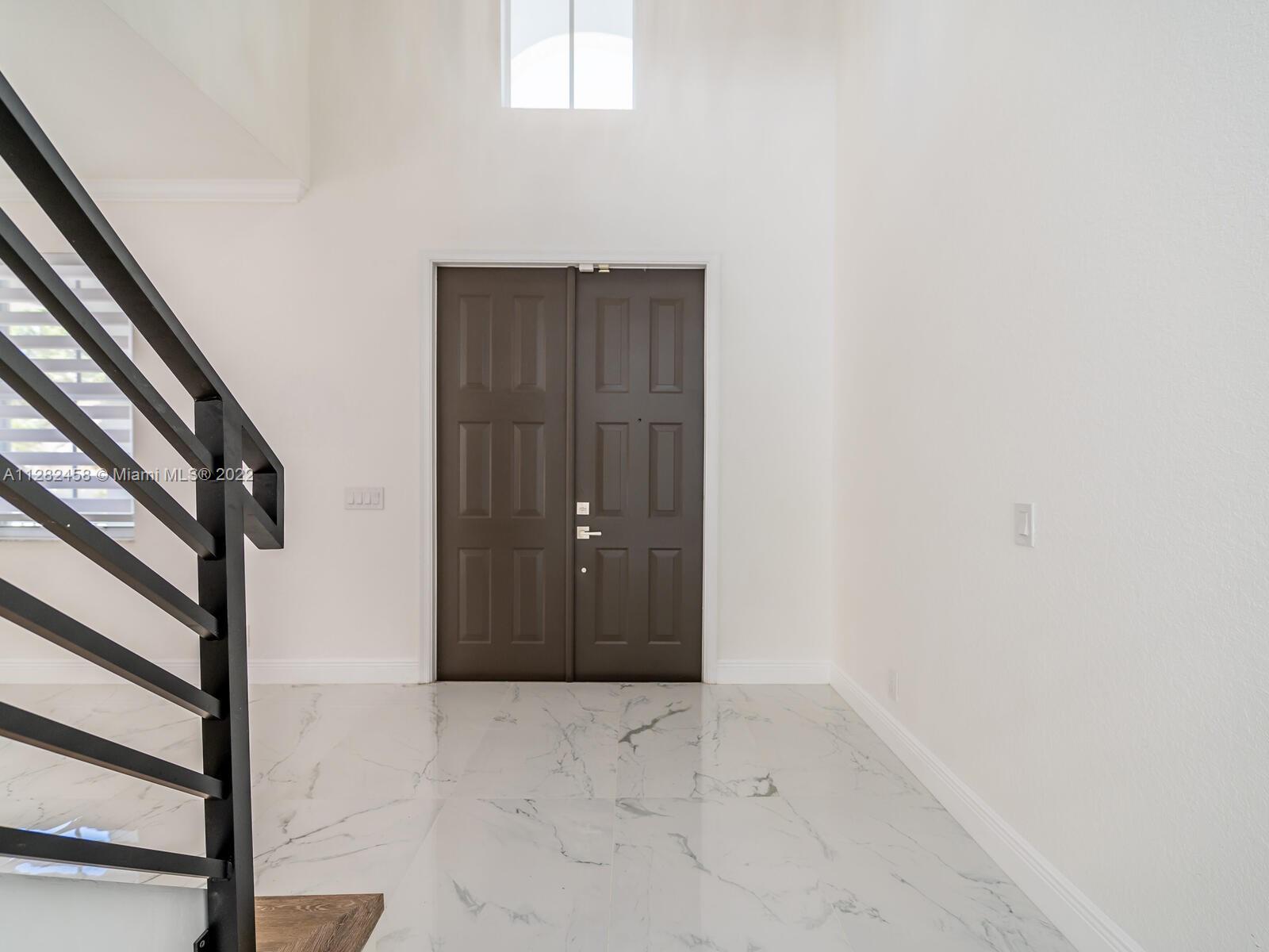 842 Hawthorn Ter