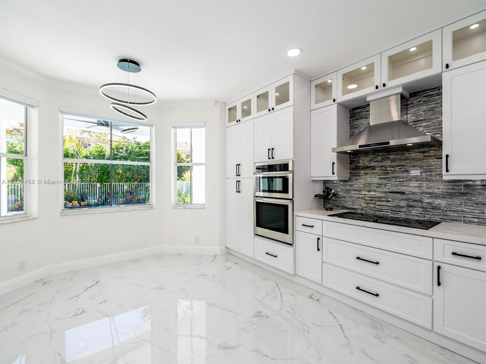 842 Hawthorn Ter