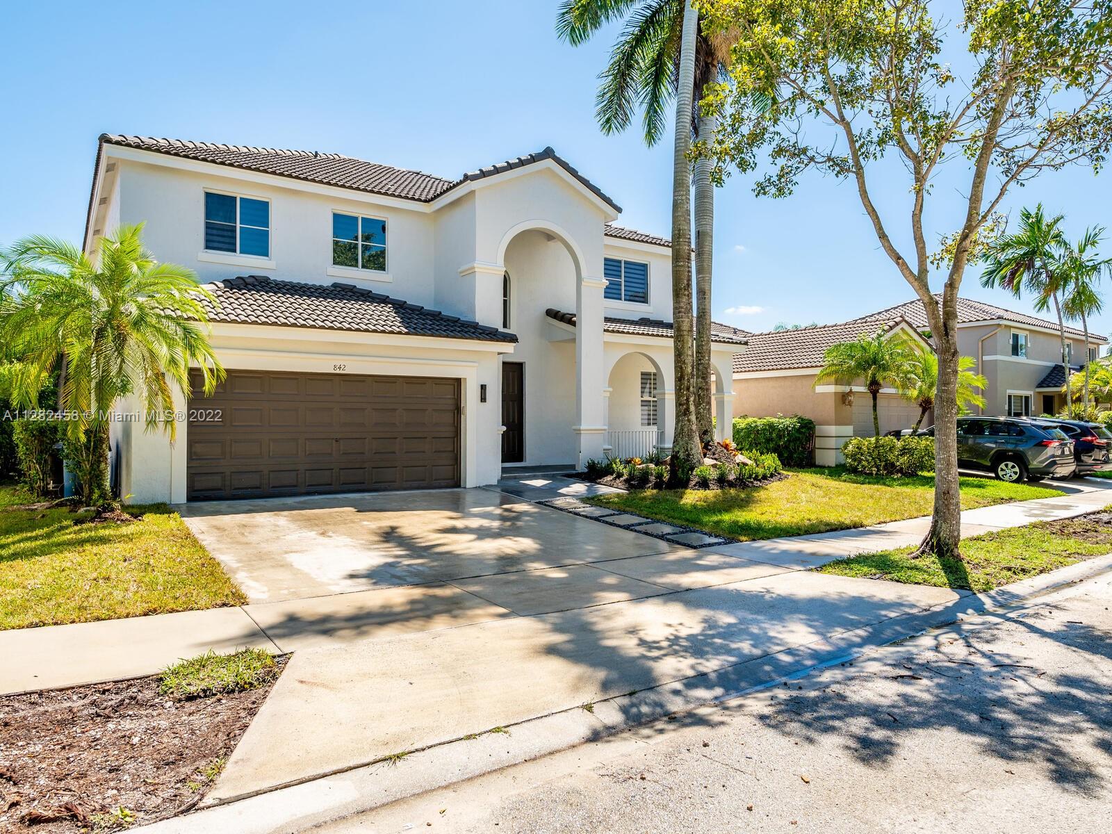 842 Hawthorn Ter