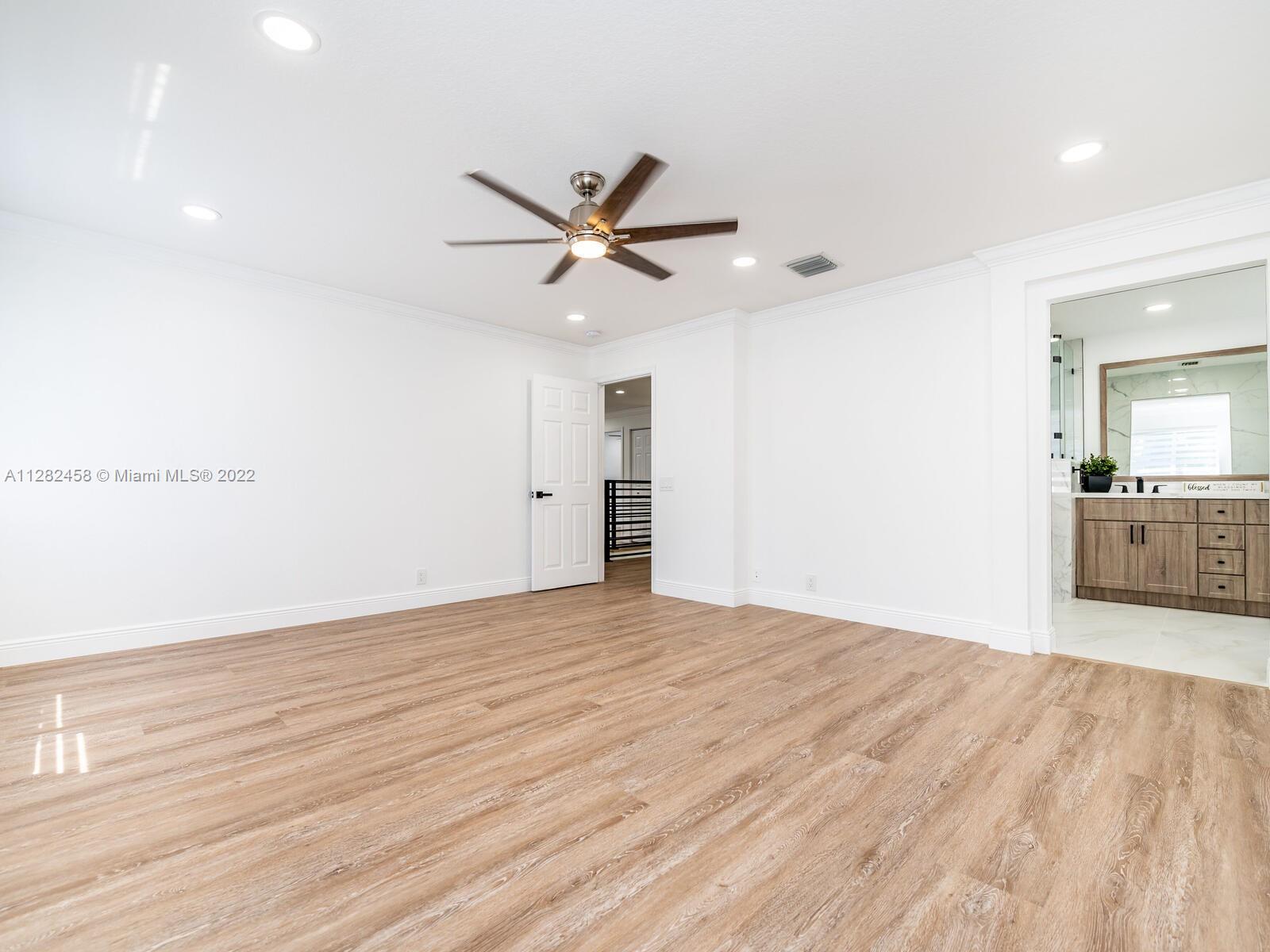 842 Hawthorn Ter