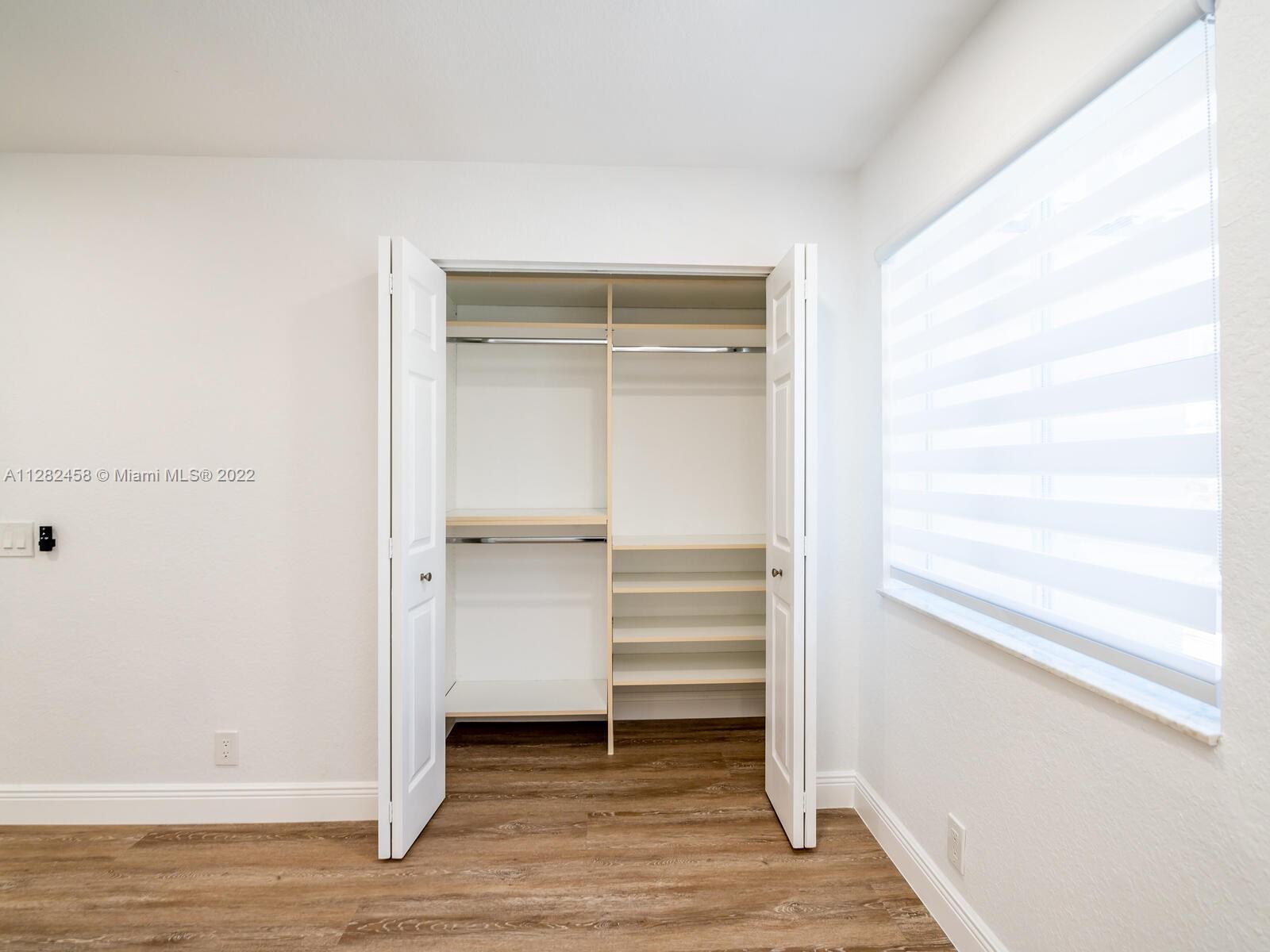 842 Hawthorn Ter
