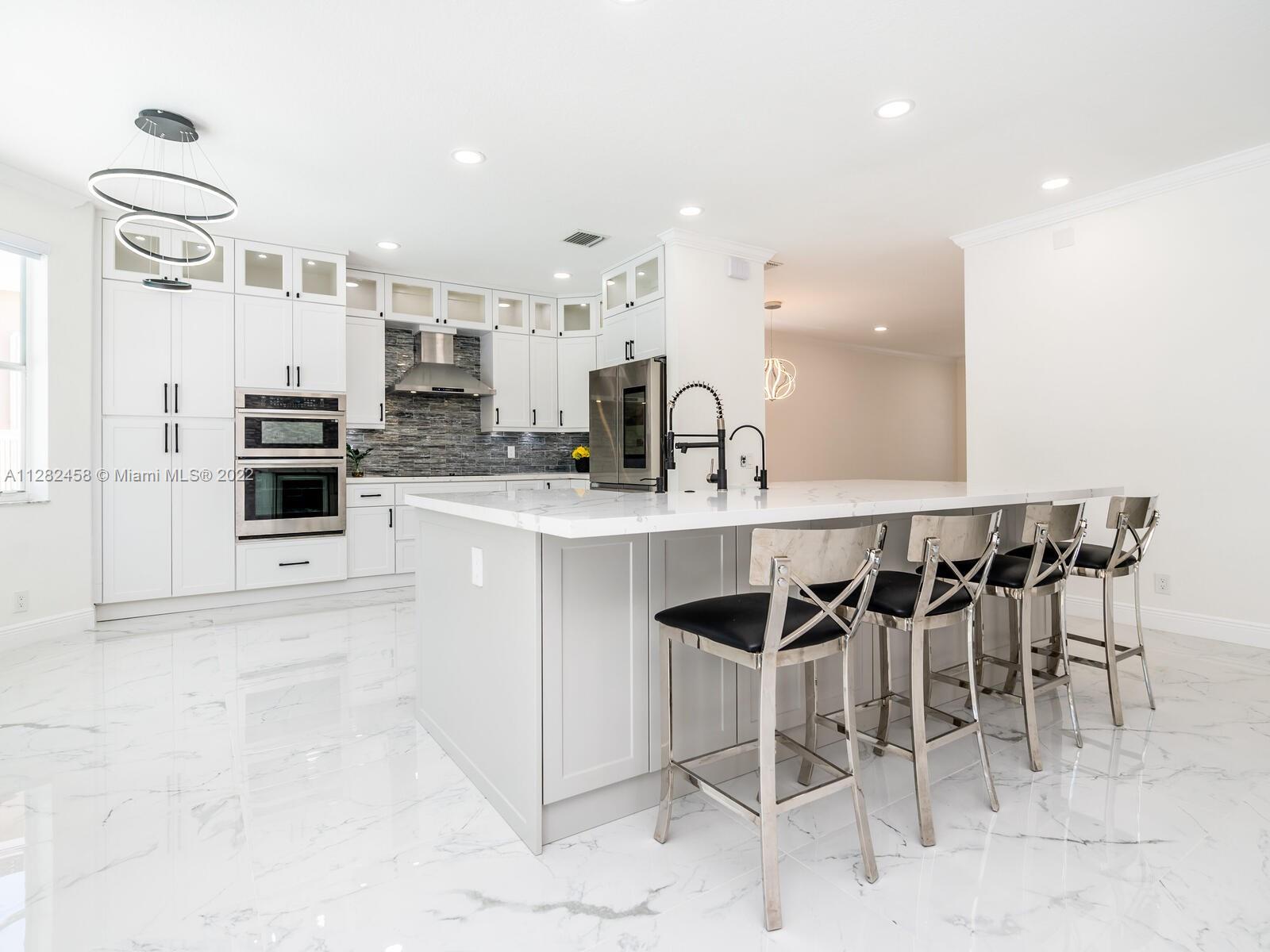 842 Hawthorn Ter
