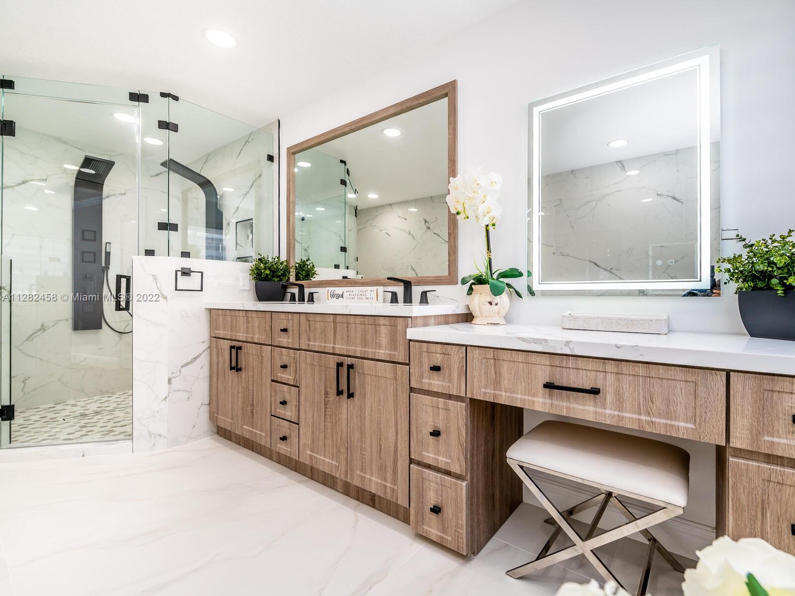 842 Hawthorn Ter