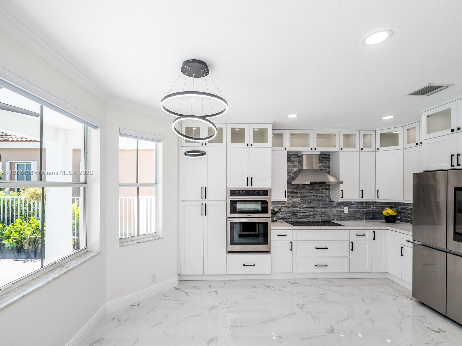 842 Hawthorn Ter