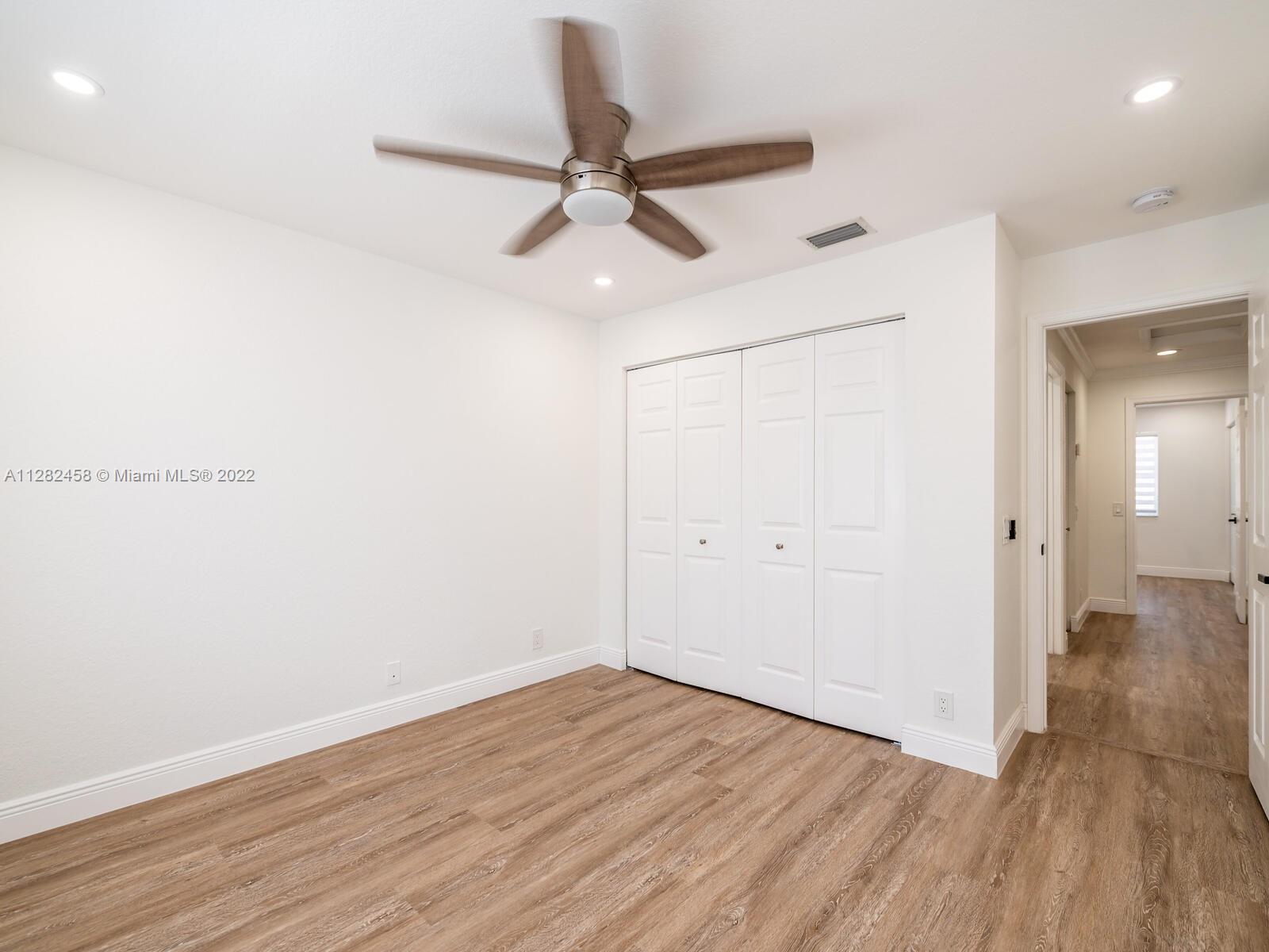 842 Hawthorn Ter