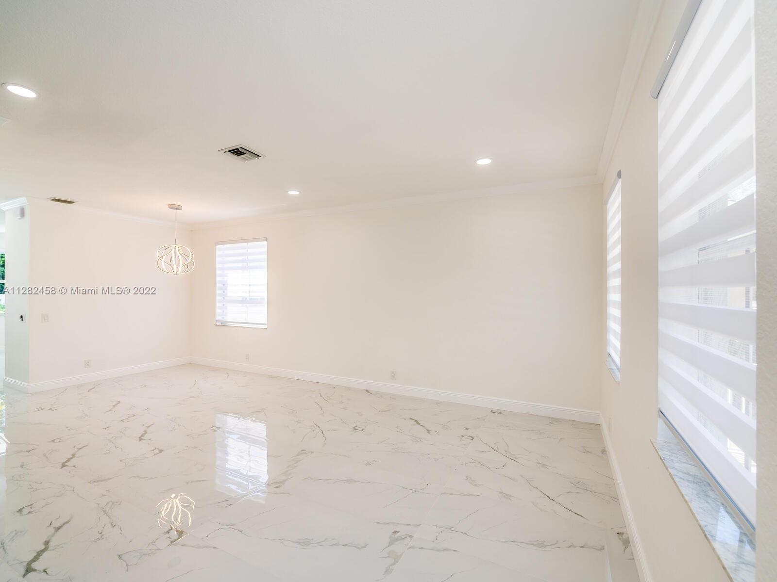 842 Hawthorn Ter
