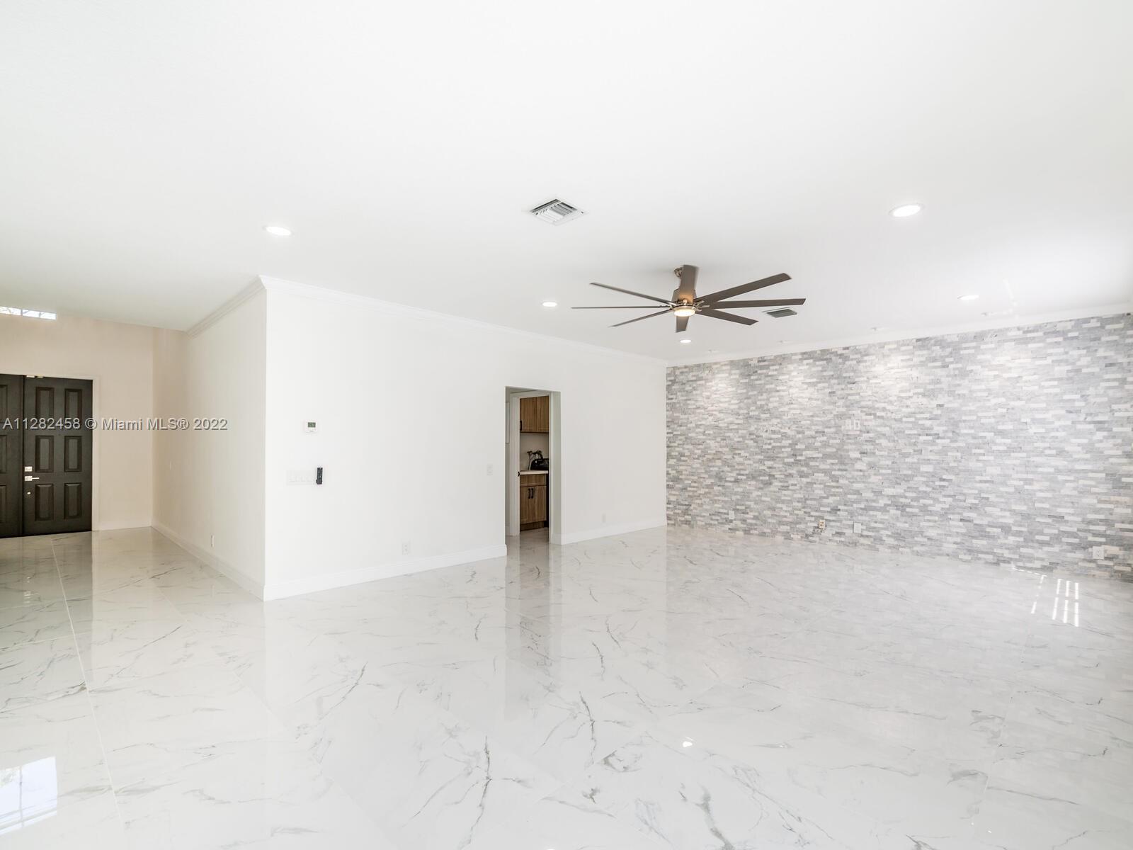 842 Hawthorn Ter