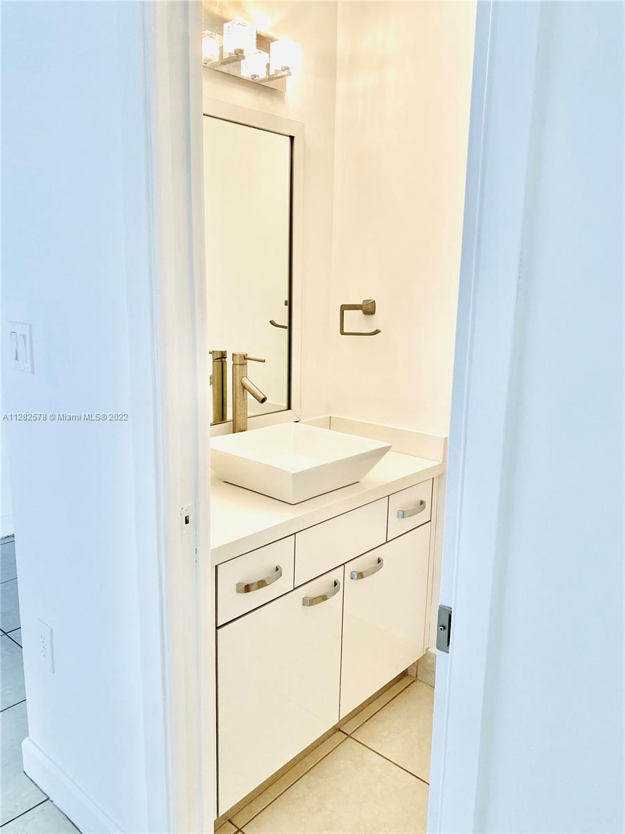 4925 SW 154 CT