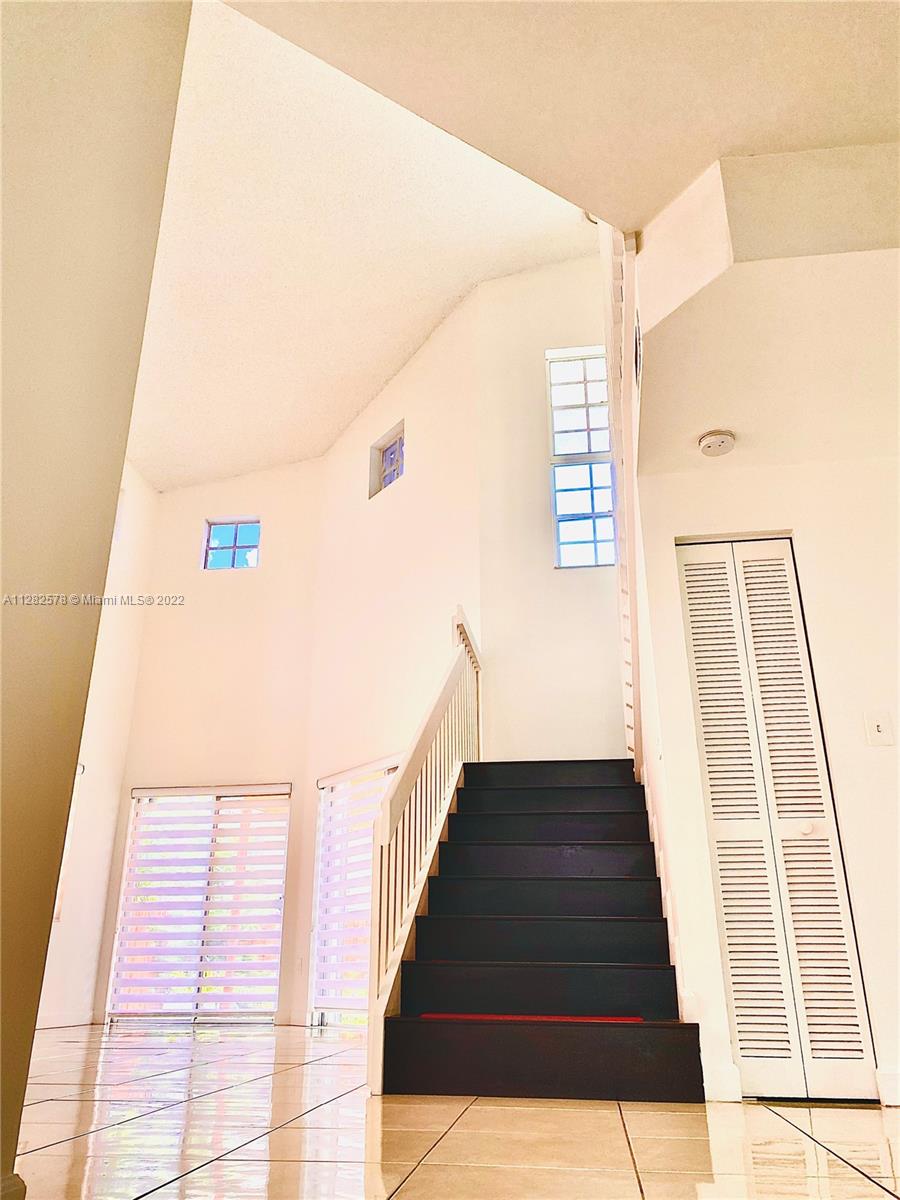 4925 SW 154 CT