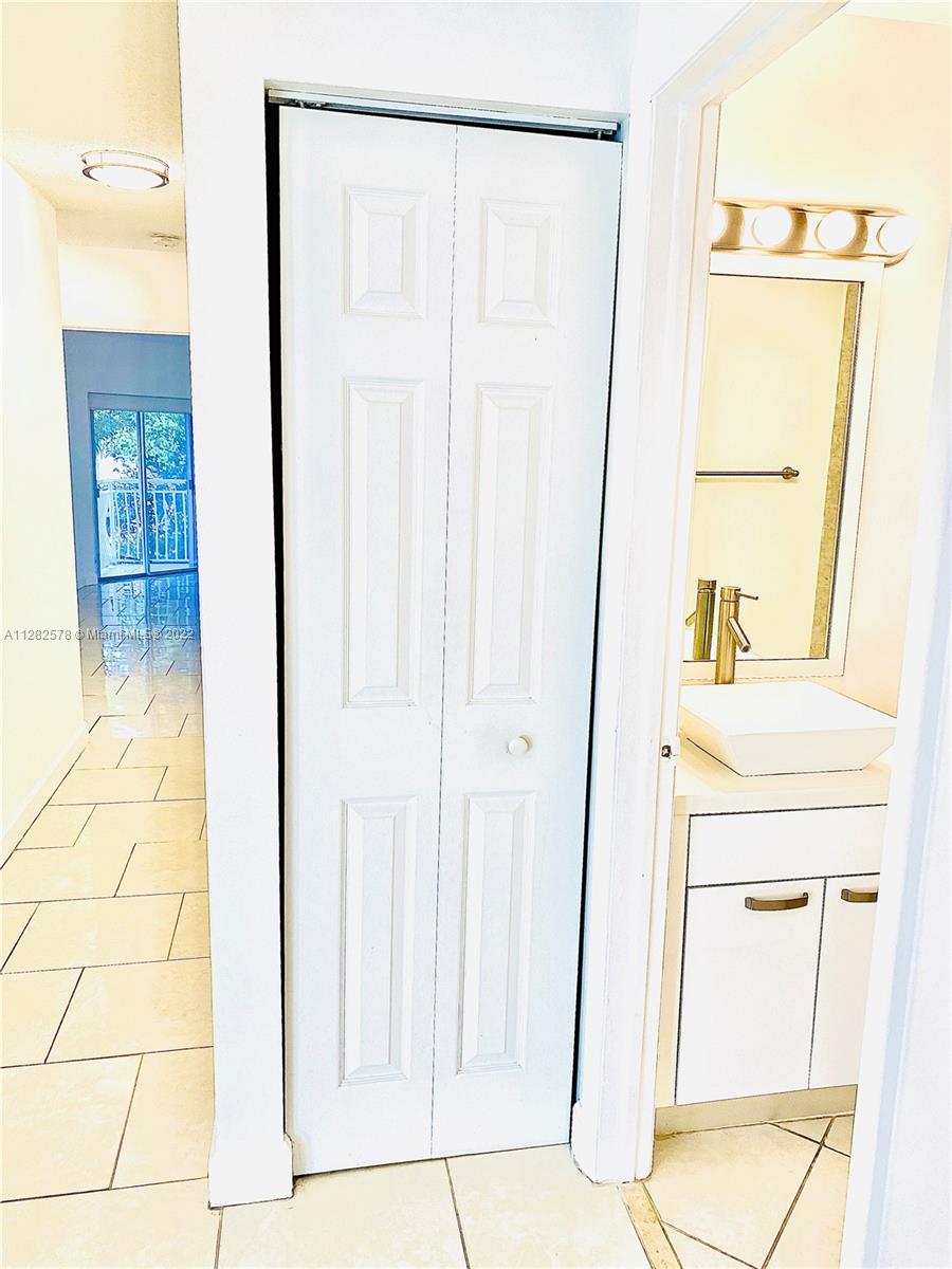 4925 SW 154 CT