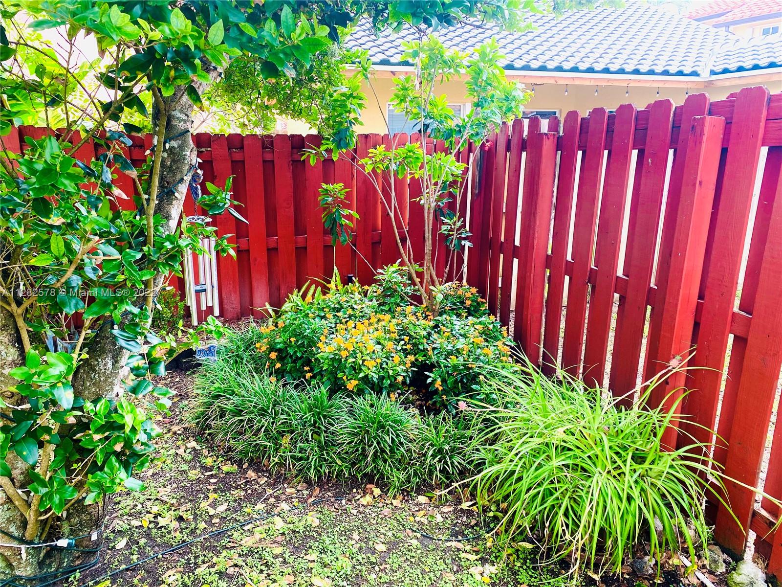 4925 SW 154 CT