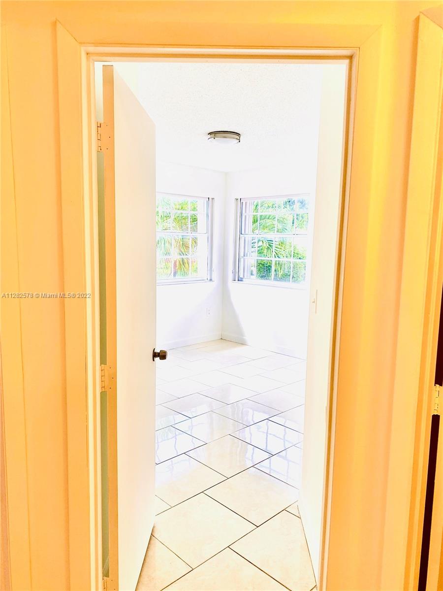 4925 SW 154 CT