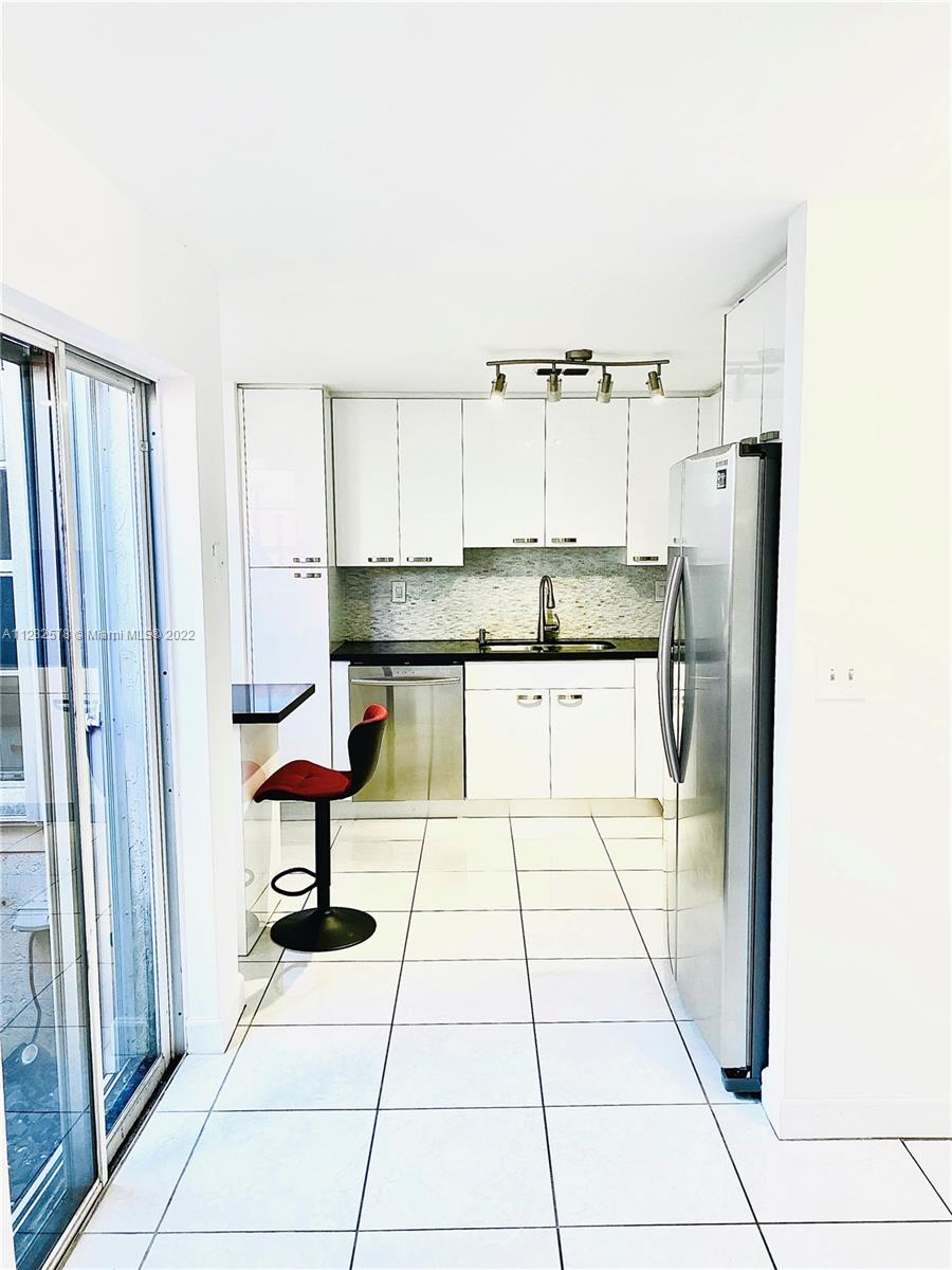 4925 SW 154 CT