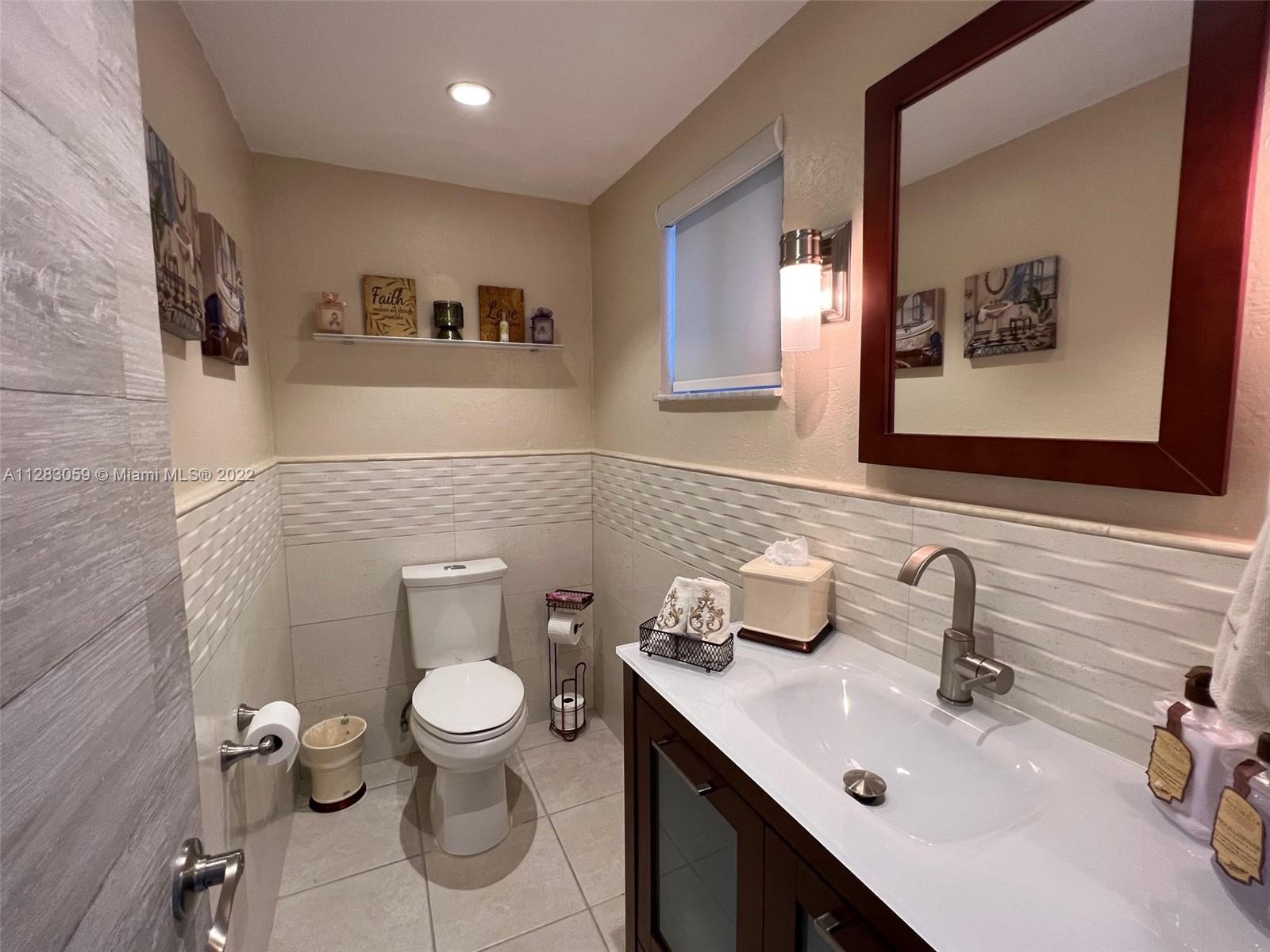 1110 E Salzedo St Unit: 2E