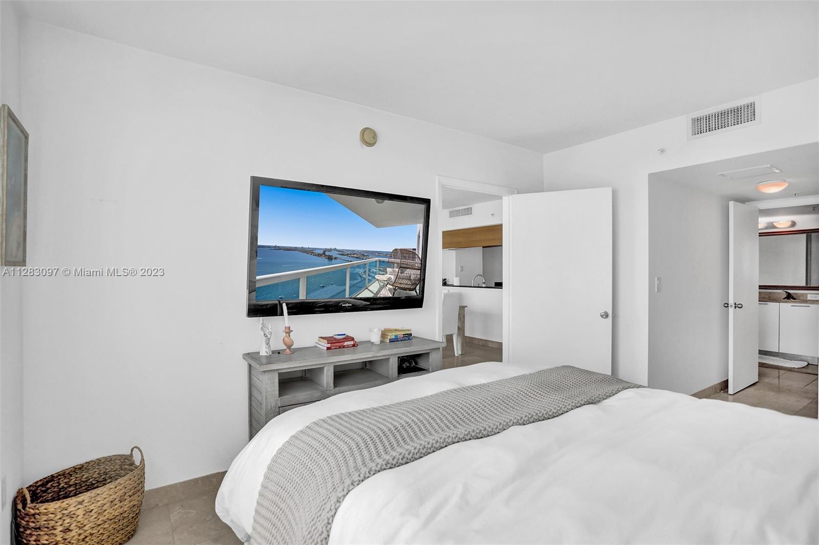 1800 N Bayshore Dr Unit: 3803