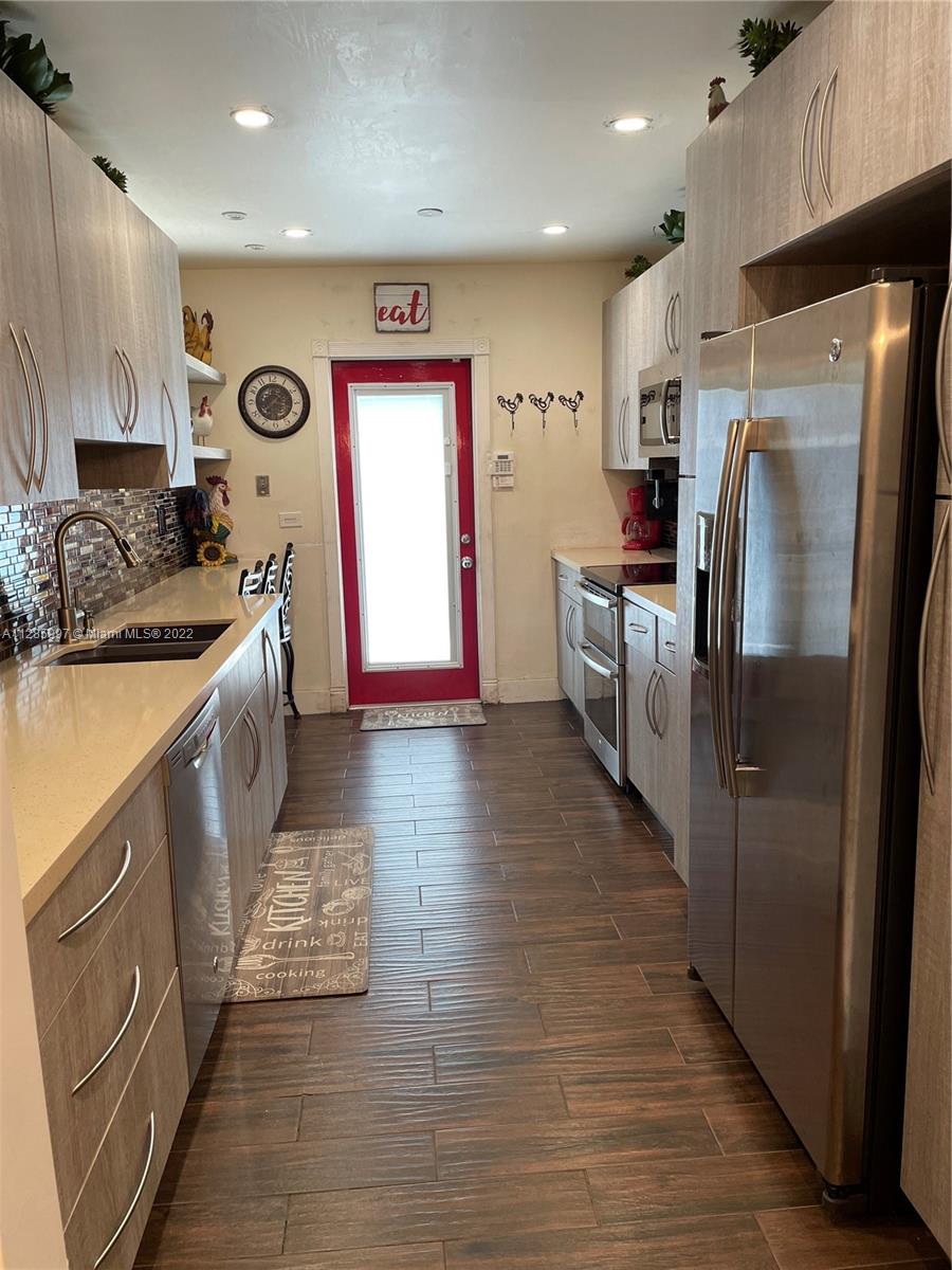 1100 NW 89th St