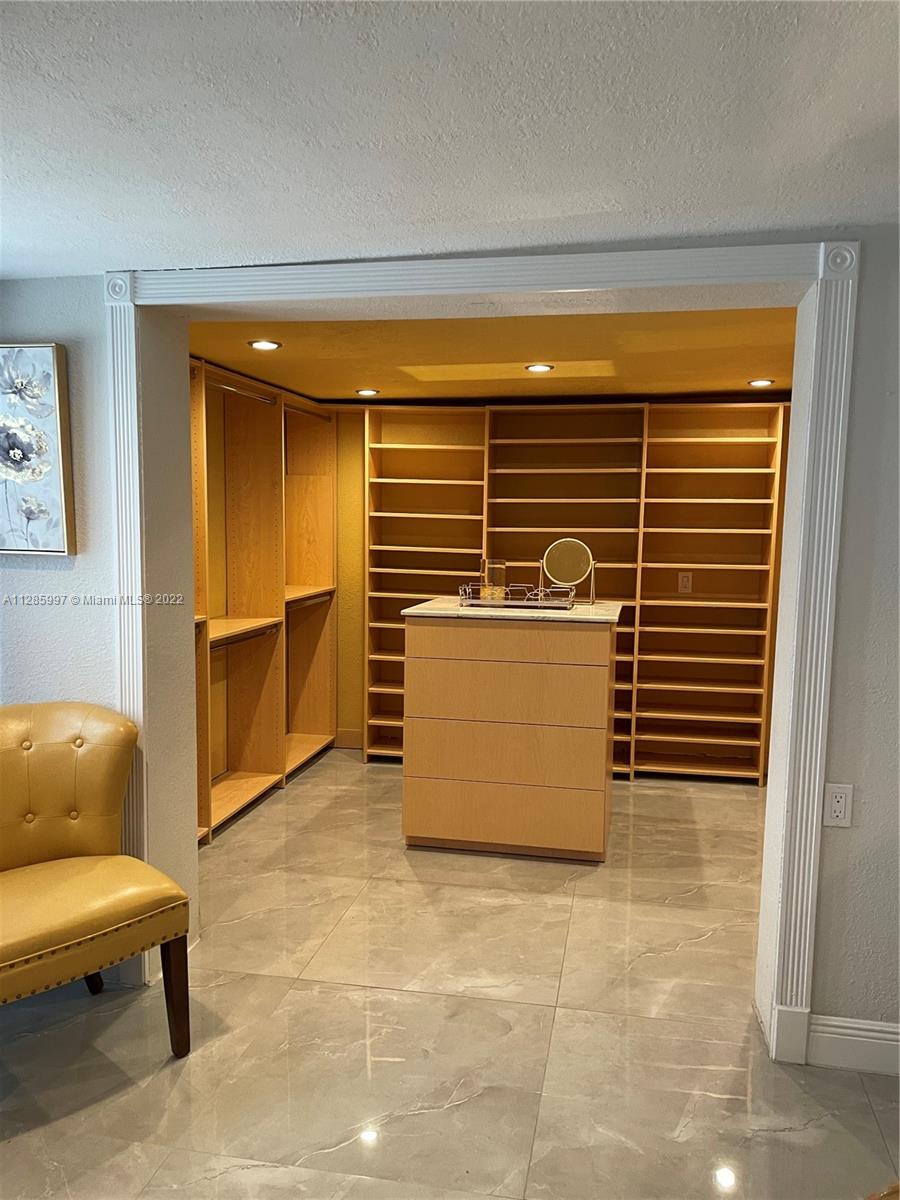 1100 NW 89th St