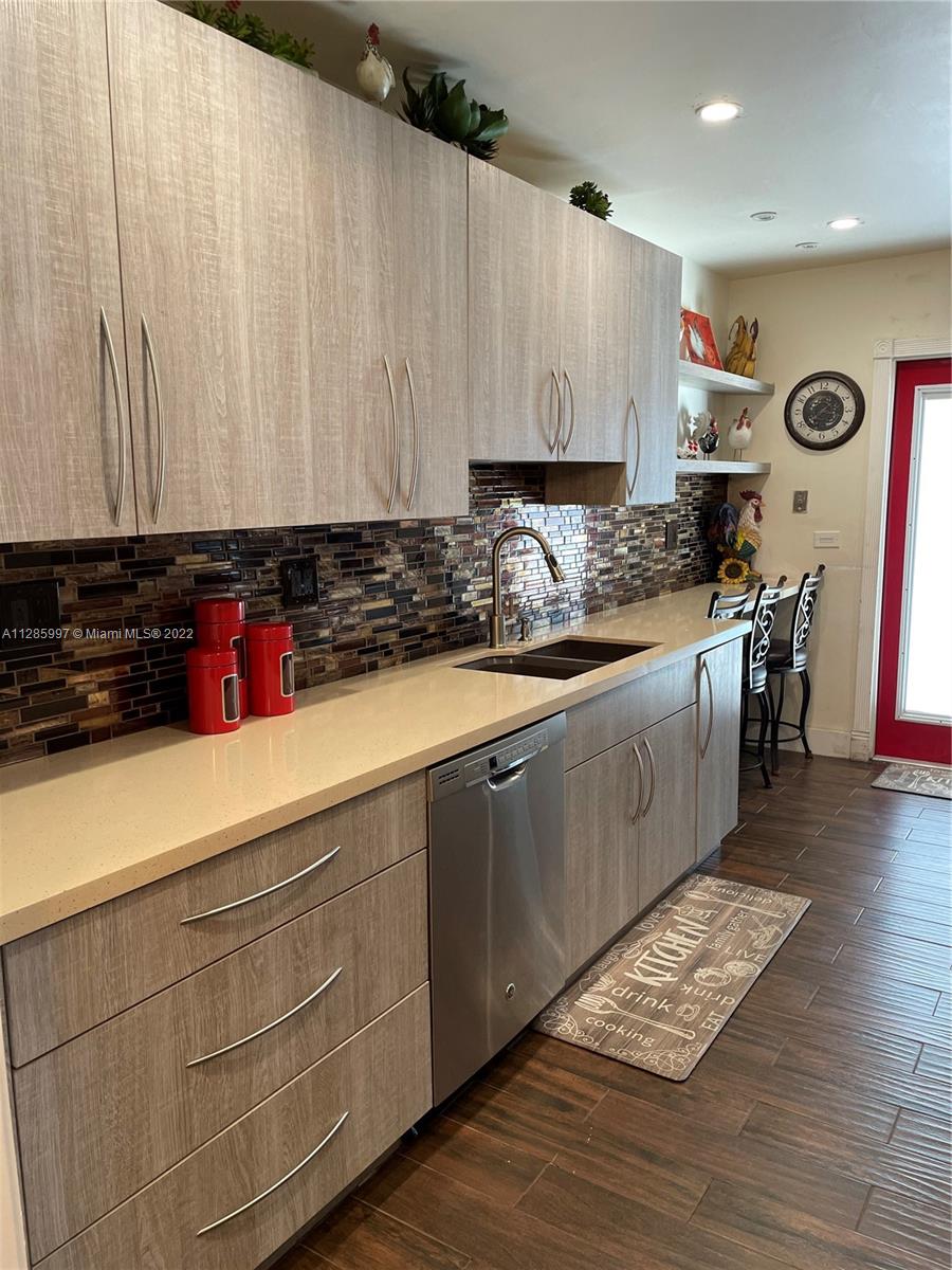 1100 NW 89th St