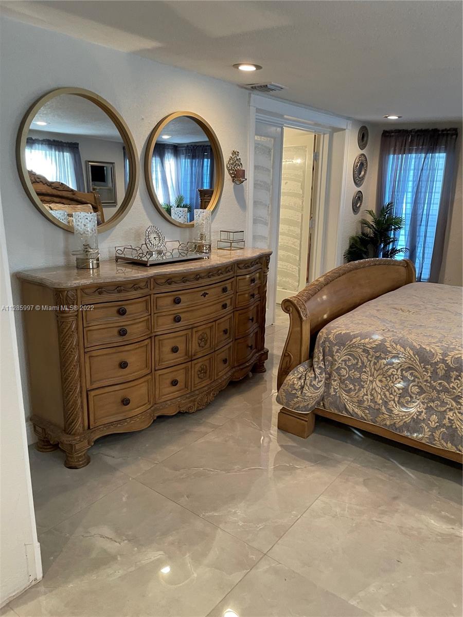 1100 NW 89th St